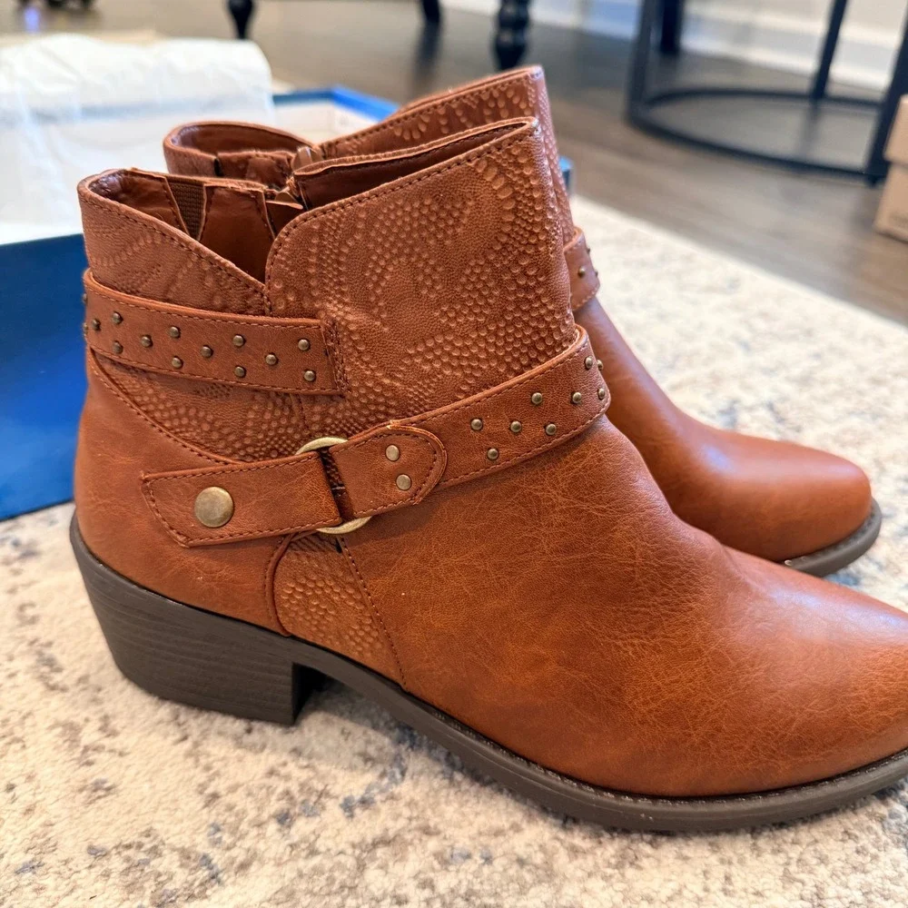 NIB EASY‎ STREET Womens Leda Tan Brown Studded Ankle Boots Size 9.5 M Western - Picture 2 of 9